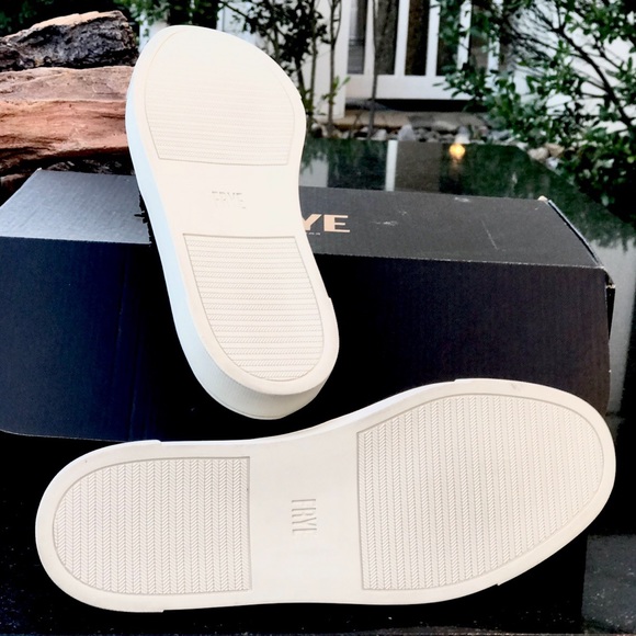 5⭐️rated 1 left💥NIB FRYE Woven Slip-On Sneaker - Picture 4 of 8